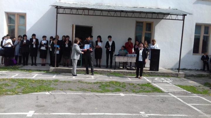 Линейка.Награждение учителей