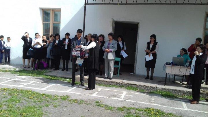 Линейка.Награждение учителей