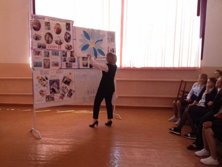 Ко дню семьи прошли мероприятия среди 9-10 классов.